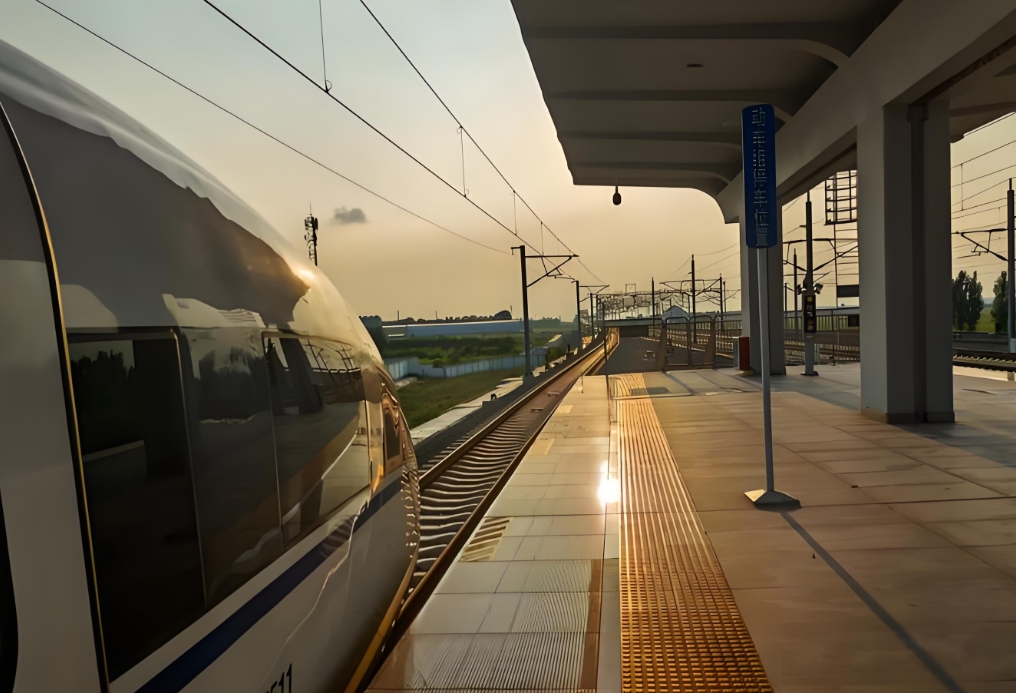 高铁招聘，高铁乘务招聘，高铁招聘中心